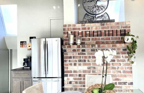 Florence Apartment | Bay Window -incredible river views- Old Town- new deck! Lots of stairs.