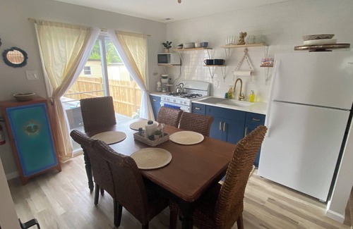 Villas Cottage | BAYDREAMER is PET FRIENDLY and close to the water