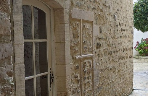 Bayeux Apartment | Bayeux, Appartement Le Clem's'right in the heart of town and tourist sites.