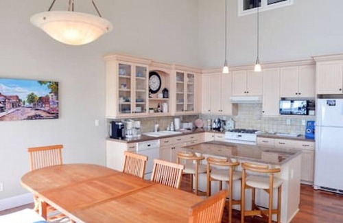 Bayfield Apartment | Bayfield on the Lake - Waterfront Condo Downtown #302