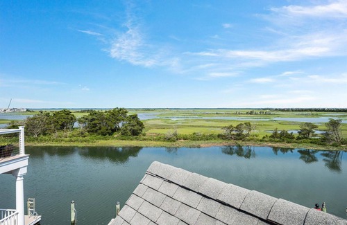Avalon House | Bayfront Avalon 4 bedrooms,1MasterSuite, 1Junior Suite nAmazing Views .