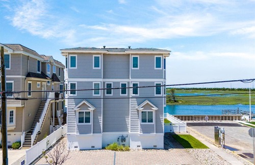 Avalon House | Bayfront Avalon 4 bedrooms,1MasterSuite, 1Junior Suite nAmazing Views .