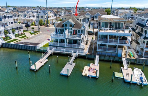 Avalon House | Bayfront Avalon 4 bedrooms,1MasterSuite, 1Junior Suite nAmazing Views .