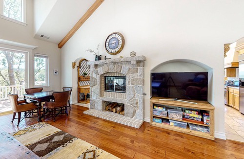 Lake Arrowhead House | Bayfront Beauty with billiards room & entertainers kitchen - dog-friendly