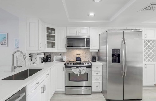 Vanderbilt Beach Condo | Bayfront Bliss Near Vanderbilt Beach