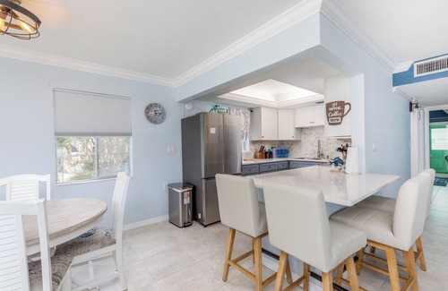 Capri Isle House | Bayfront Bliss 2 Bedroom | 2 Bath | Fully Remodeled