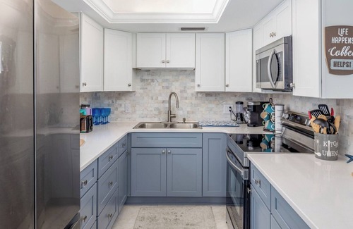 Capri Isle House | Bayfront Bliss 2 Bedroom | 2 Bath | Fully Remodeled