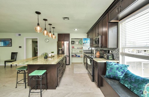 Dickinson House | Bayfront Breeze - Waterfront home right on Dickinson/Galveston Bay!