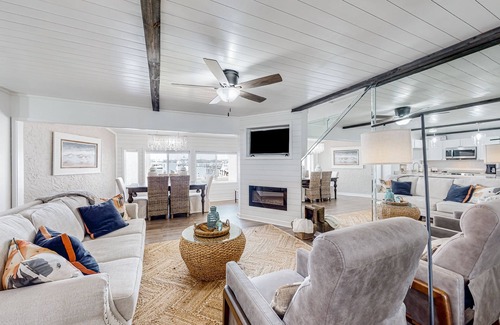 Upper Grand Lagoon Condo | Bayfront condo near beach/golf with harbor views, central AC, & W/D