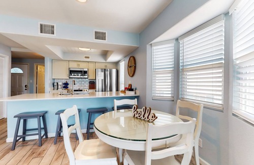 Rockport Condo | Bayfront condo with ocean views, balcony, tennis, & pool