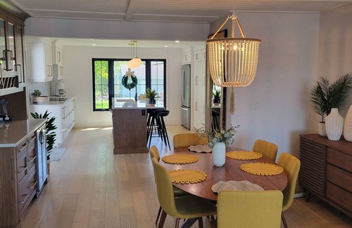 Rossmore House | Bayfront Cottage located on The Bay Of Quinte in Prince Edward County