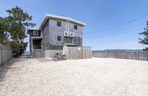 North Beach Haven House | BAYFRONT, DOCK, SHORT WALK TO BEACH, BRANT BEACH YACHT CLUB NEIGHBORHOOD