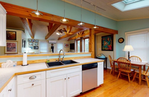 Spruce Head Cottage | Bayfront dog-friendly cottage with fireplace, dock, washer/dryer & AC
