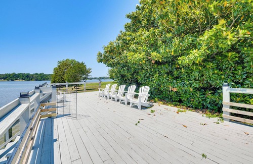 Edwardsville House | Bayfront Heathsville Home w/Crabbing Pier!