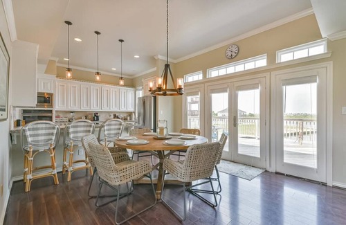 Terramar Beach House | Bayfront home 4 large bedrooms with sunrise and sunset over the water