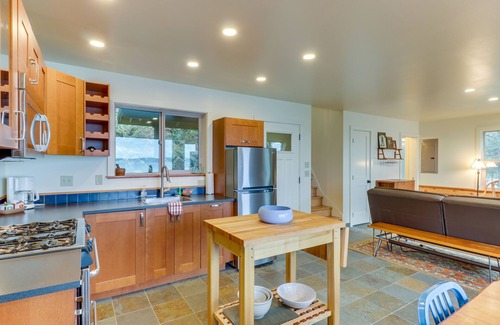 Port Ludlow House | Bayfront home on Oak Bay with fireplace, beachfront, & outdoor dining