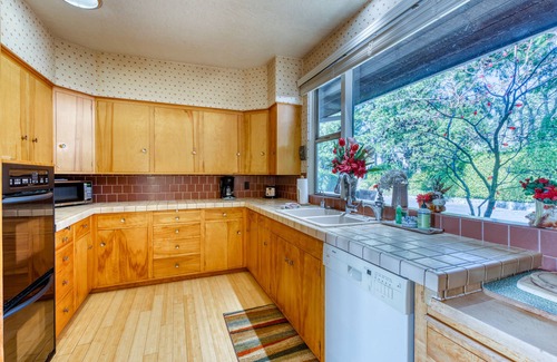 North Bend House | Bayfront home with fitness room, WiFi & fun-filled game room