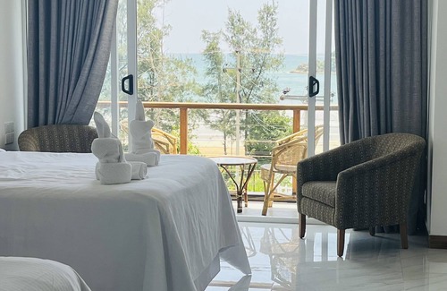 Weligama Hotel | Bayfront