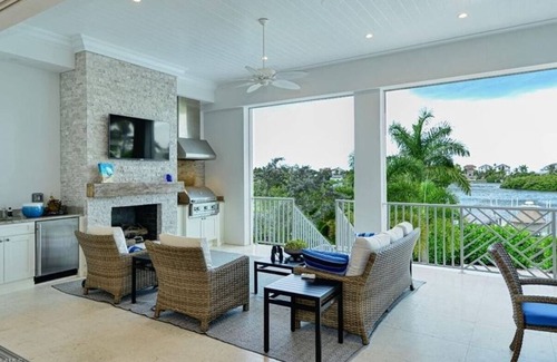 Bonita Springs House | Bayfront Luxury Estate – 5BR, Heated Pool, Spa, Gulf Access & Walk to Beach