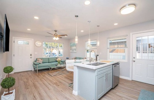 Lincoln Acres House | Bayfront Newly Remodeled Home #B