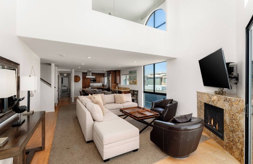 South Mission Beach Condo | Bayfront Penthouse w/Firework and Water Views!