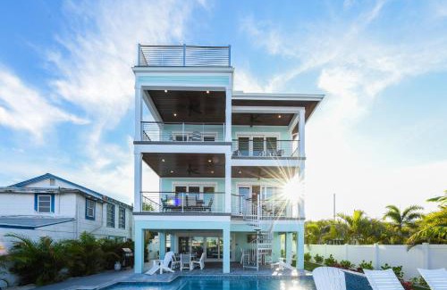 Bradenton Beach House | Bayfront Retreat