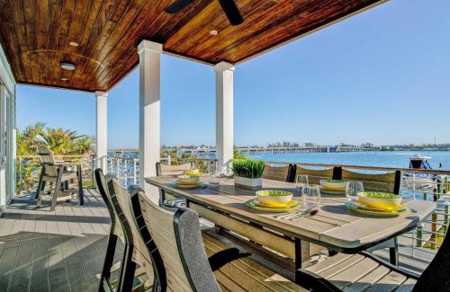 Bradenton Beach House | Bayfront Retreat
