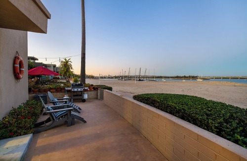 South Mission Beach Condo | Bayfront w/Large Private Patio | AC | Pet Friendly
