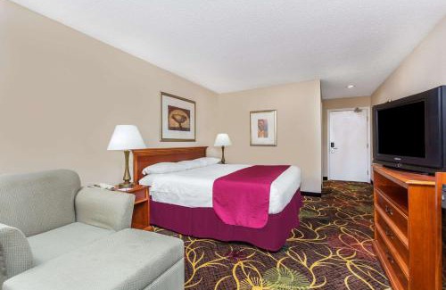 Cornelia Hotel | Baymont by Wyndham Cornelia