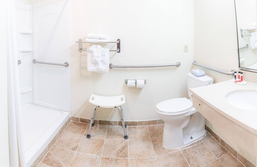 Hinesville Hotel | Baymont by Wyndham Hinesville Fort Stewart Area