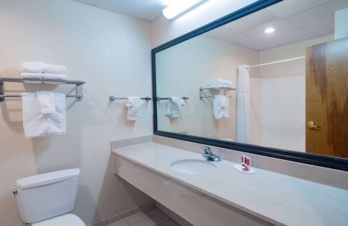 Hinesville Hotel | Baymont by Wyndham Hinesville Fort Stewart Area