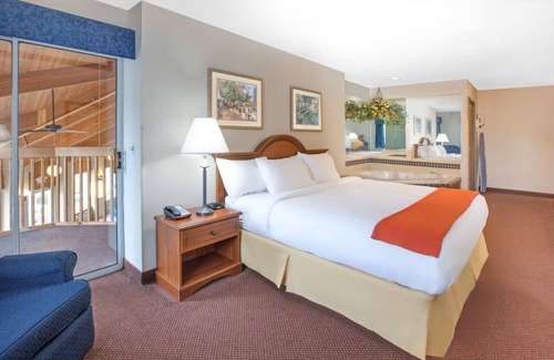 Howell Hotel | Baymont by Wyndham Howell/Brighton