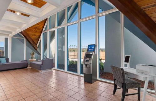Daytona Beach Hotel | Baymont by Wyndham Intl Speedway I-95 Daytona Beach