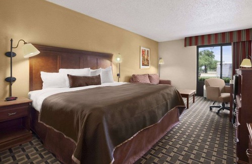 Lewisville Hotel | Baymont by Wyndham Lewisville