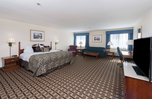 Osage Beach Hotel | Baymont by Wyndham Osage Beach