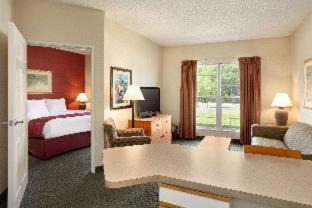 Greenwich Hotel | Baymont by Wyndham Wichita East
