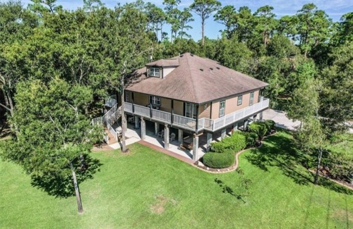 Shoreacres House | Bayou front home near Kemah Boardwalk/Sylvan Beach/Johnson Space Center