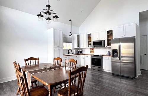 Breaux Bridge House | Bayou Getaway - Charming 1-bedroom house on a pond in tranquil Breaux Bridge, LA
