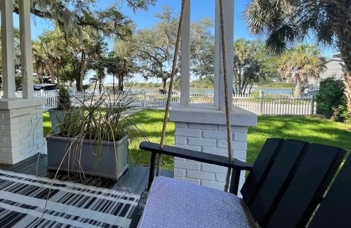 East Pensacola Heights House | Bayou Waterfront Cottage - Centrally Located!