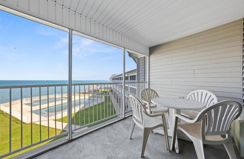 Put-in-Bay Hotel | BayShore #328