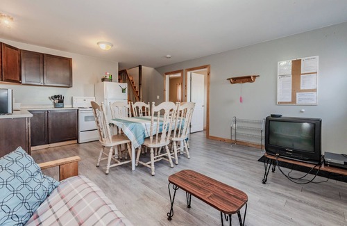 Wiarton Cottage | Bayshore Cottages: The Hukilau