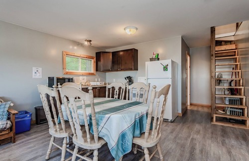 Wiarton Cottage | Bayshore Cottages: The Hukilau