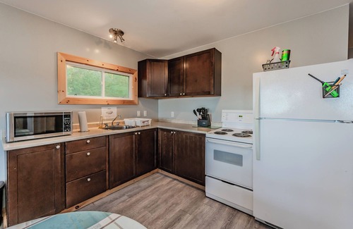 Wiarton Cottage | Bayshore Cottages: The Hukilau