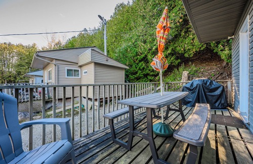 Wiarton Cottage | Bayshore Cottages: The Molokai