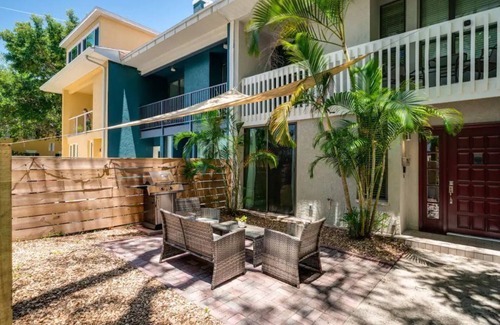 SoHo House | Bayshore Gardens Renovated Townhouse, walk to SOHO