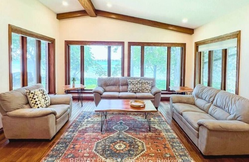 Ramara House | Bayshore Waterfront|Firepit|Shallow Entry|Sauna