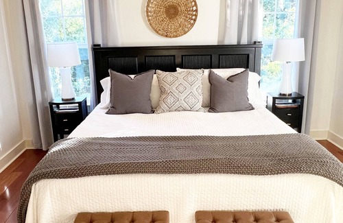Fairhope Cottage | Bayside Bliss: Downtown Fairhope Ave Gem