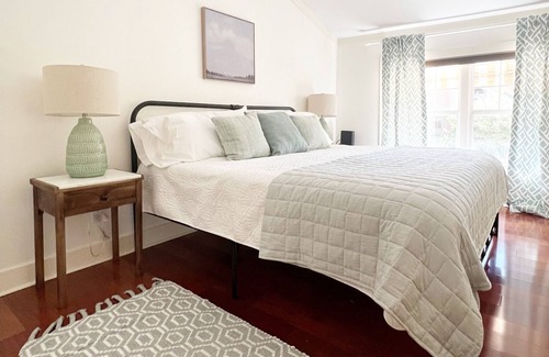 Fairhope Cottage | Bayside Bliss: Downtown Fairhope Ave Gem