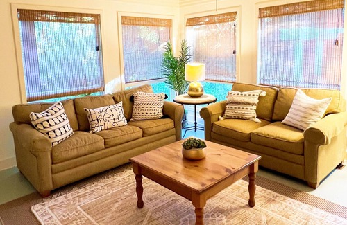 Fairhope Cottage | Bayside Bliss: Downtown Fairhope Ave Gem