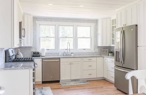 Kincheloe Cottage | Bayside Bungalow: Thanksgiving by the Lake – Gather with Family at Bayside